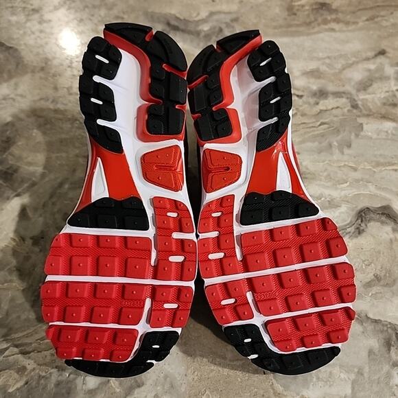 Nike Zoom Vomero 5 Men's Size 9.5 Metallic Silver/Black HV0926-095 - Picture 8 of 8